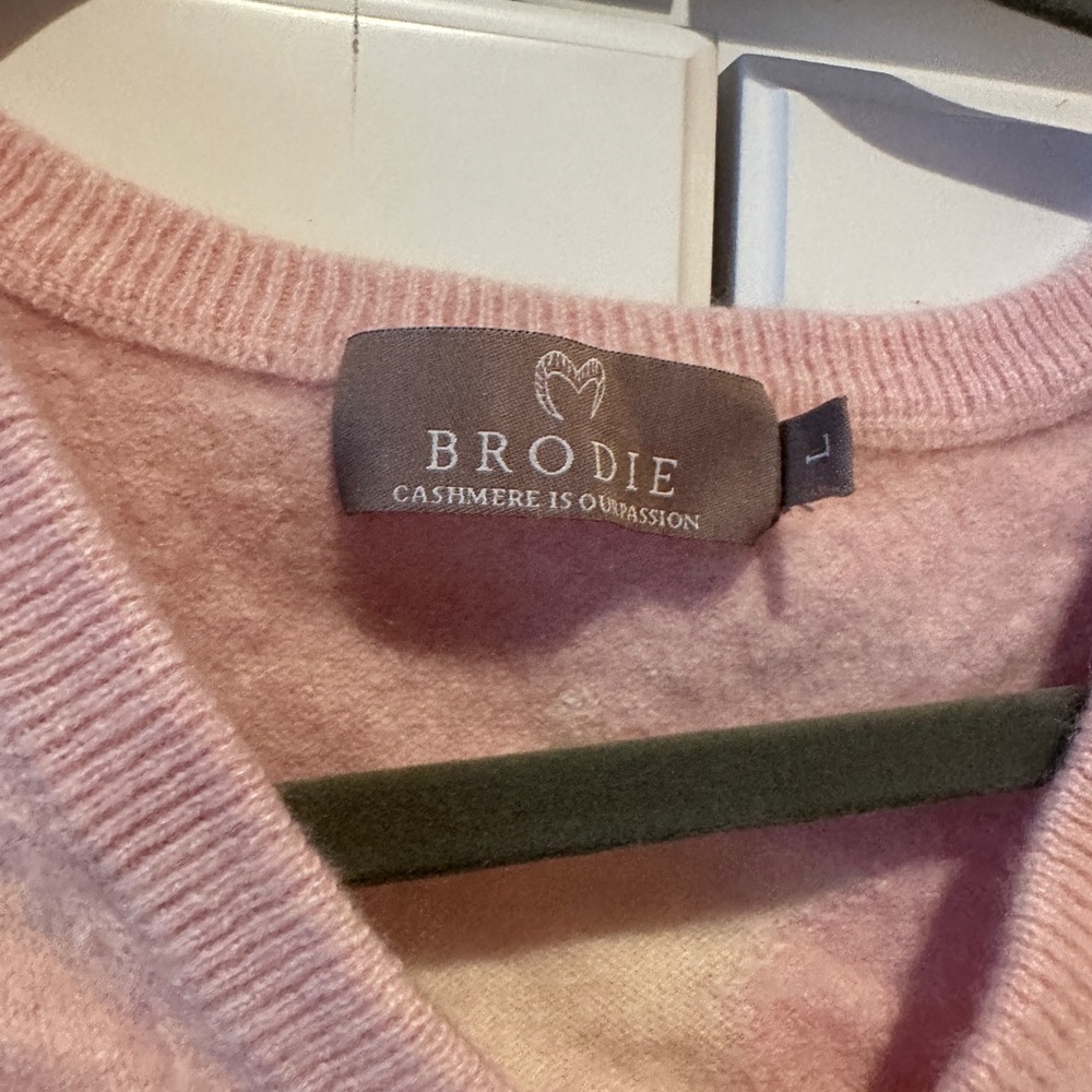 Sold out Brodie Cashmere pink star sweater - Picture 4 of 4